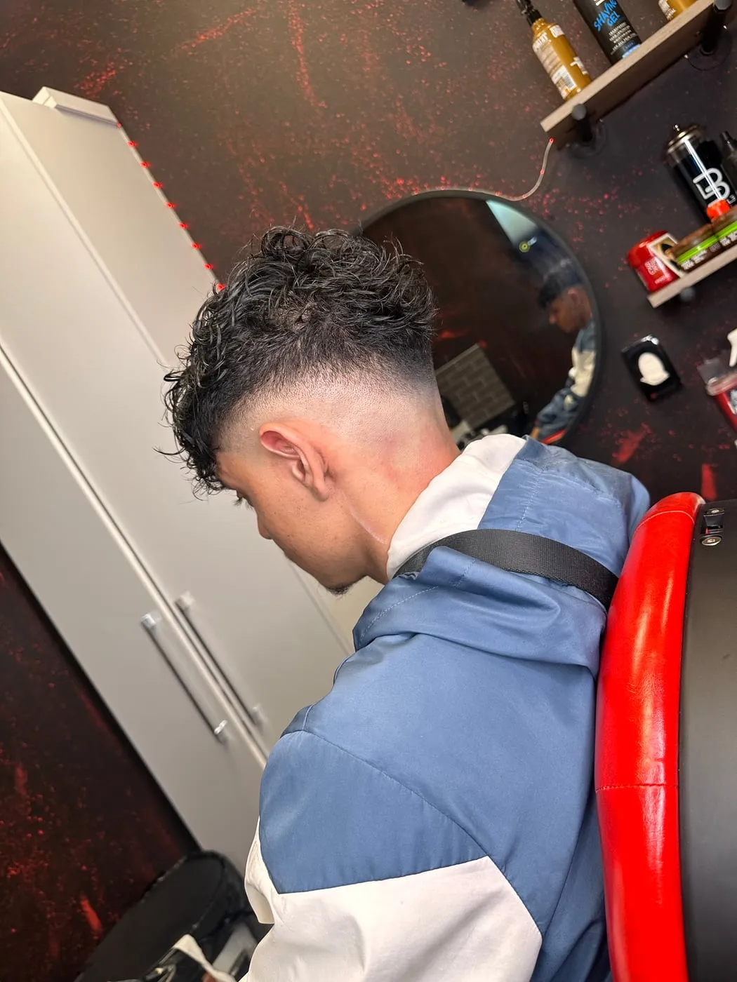 Curly Top & Mid Skin Fade, cut at Markcutit
